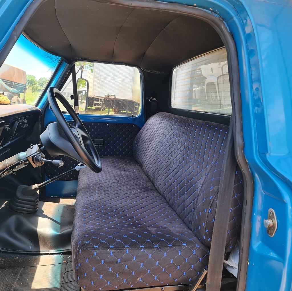 Caminhão FORD F-4000 Baú Furgão ANO 1977 de MegaTruck MS no Mato Grosso do Sul