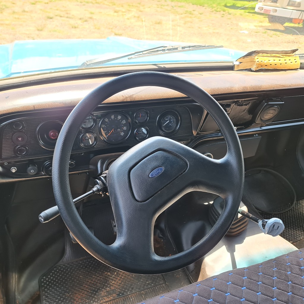 Caminhão FORD F-4000 Baú Furgão ANO 1977 de MegaTruck MS no Mato Grosso do Sul