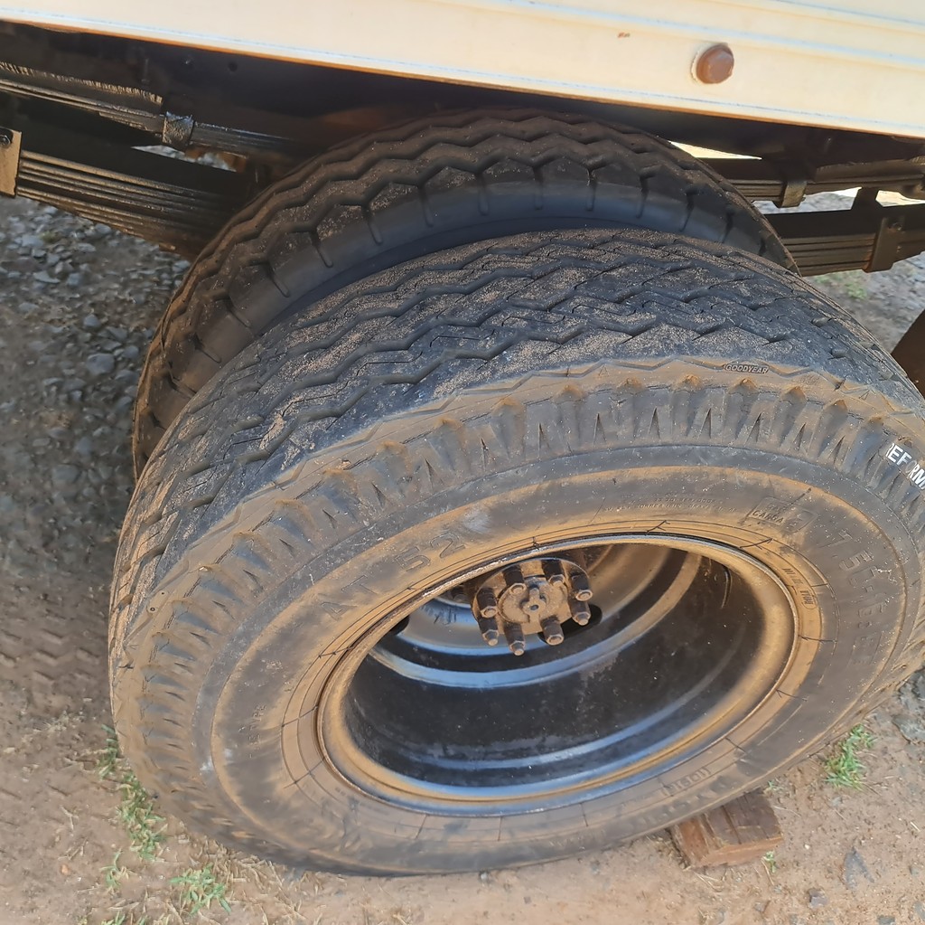 Caminhão FORD F-4000 Baú Furgão ANO 1977 de MegaTruck MS no Mato Grosso do Sul