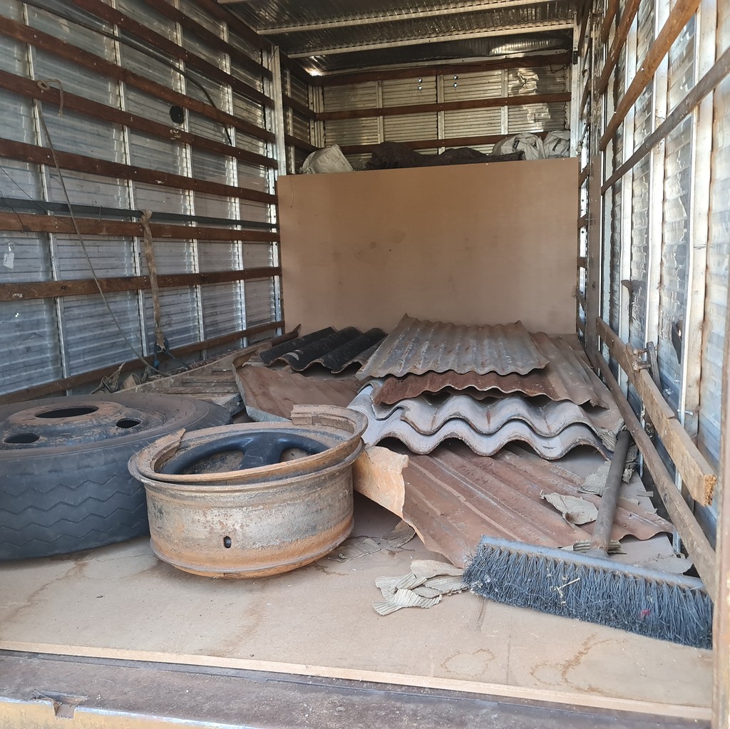 Caminhão FORD F-4000 Baú Furgão ANO 1977 de MegaTruck MS no Mato Grosso do Sul