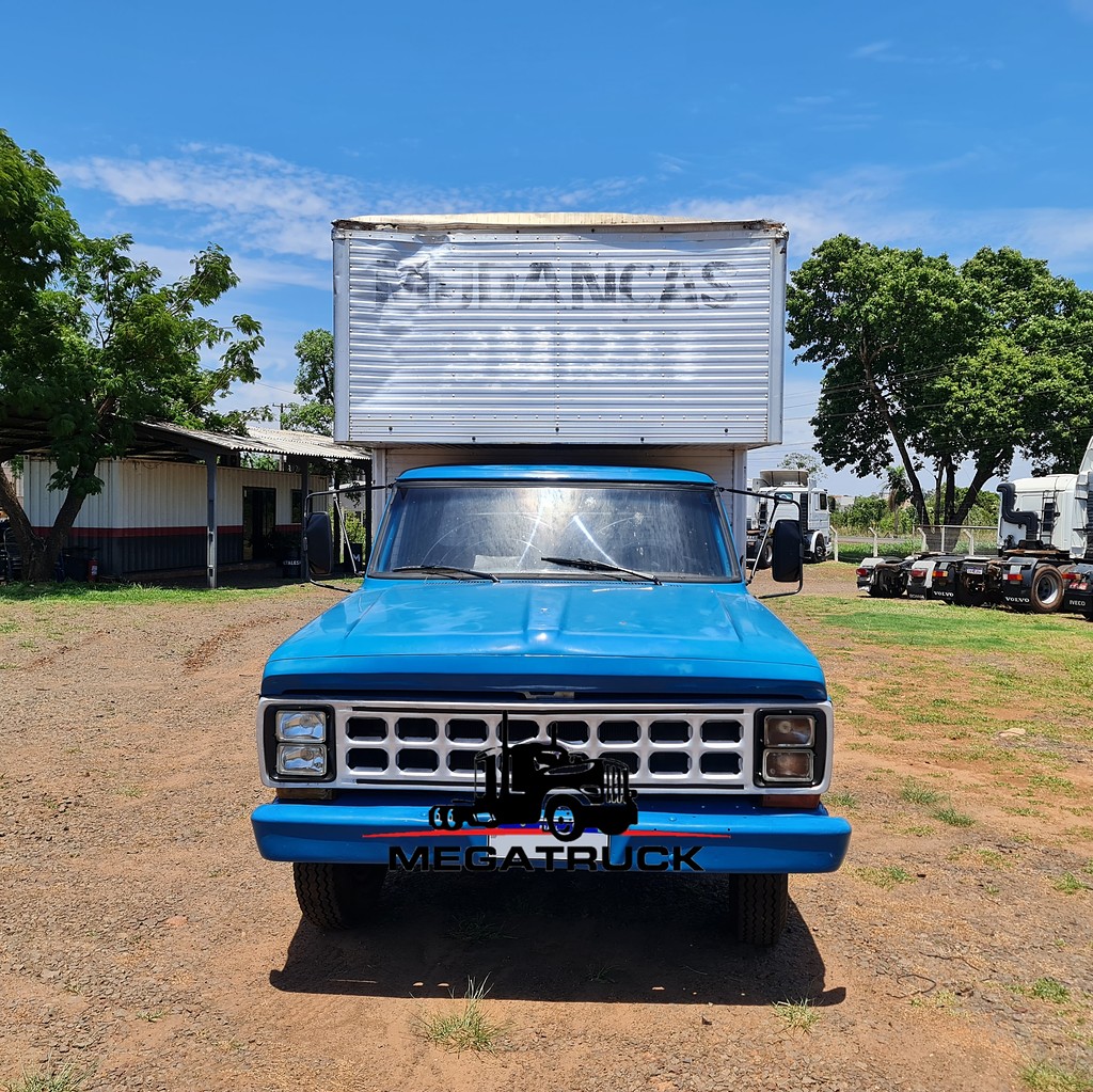Caminhão FORD F-4000 Baú Furgão ANO 1977 de MegaTruck MS no Mato Grosso do Sul