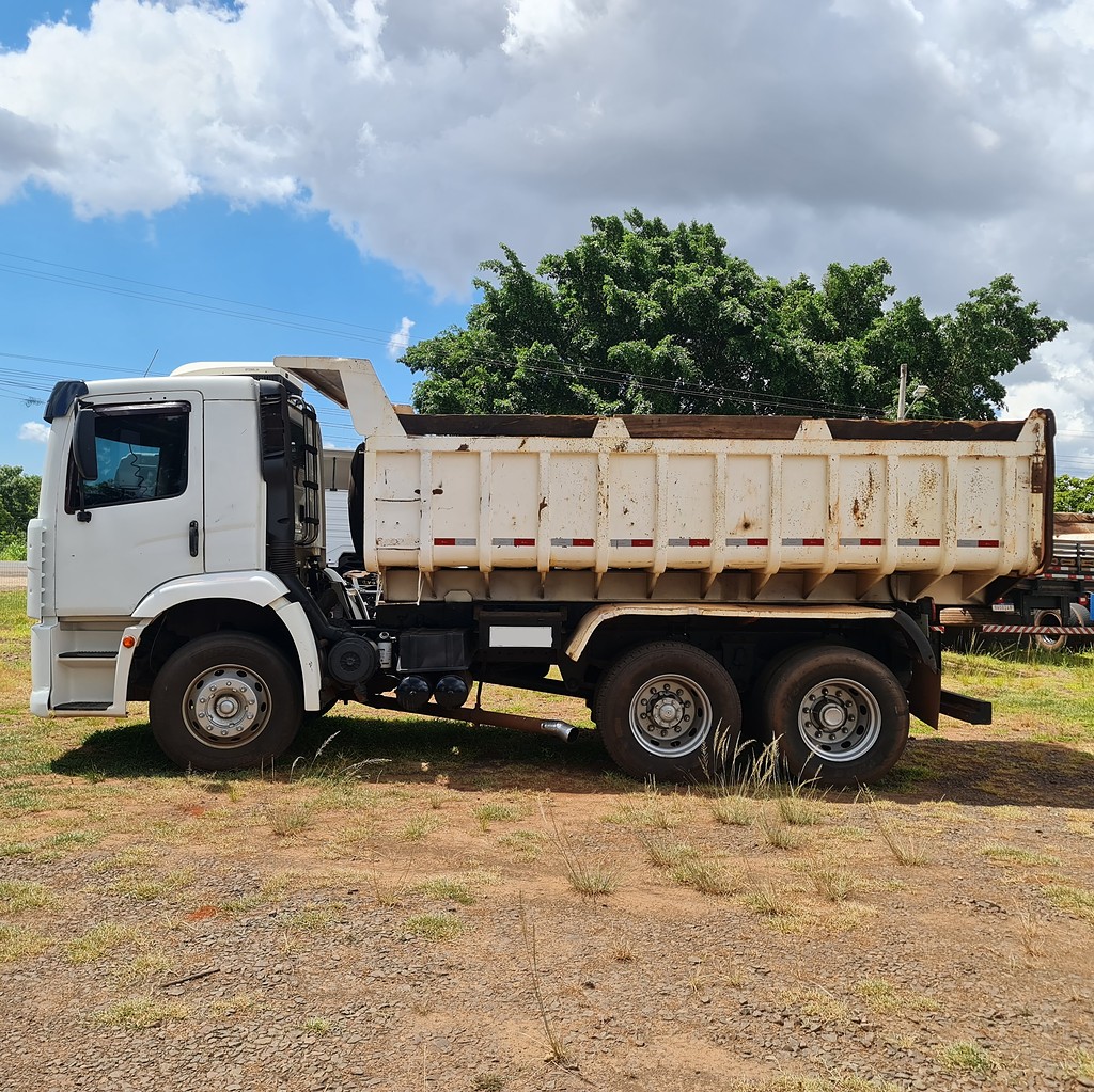 Caminhão VOLKSWAGEN VW 24250 Caçamba Basculante ANO 2006 de MegaTruck MS no Mato Grosso do Sul