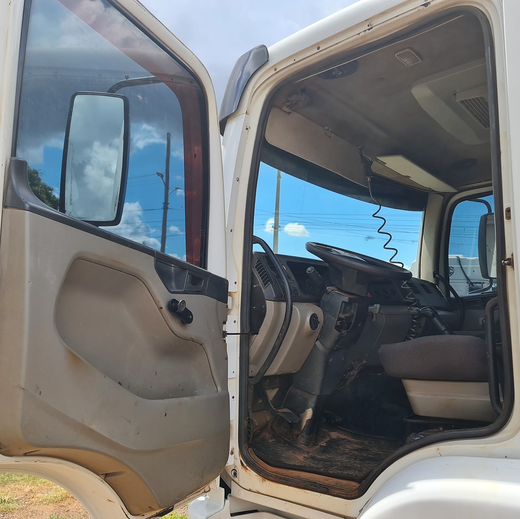 Caminhão VOLKSWAGEN VW 24250 Caçamba Basculante ANO 2006 de MegaTruck MS no Mato Grosso do Sul