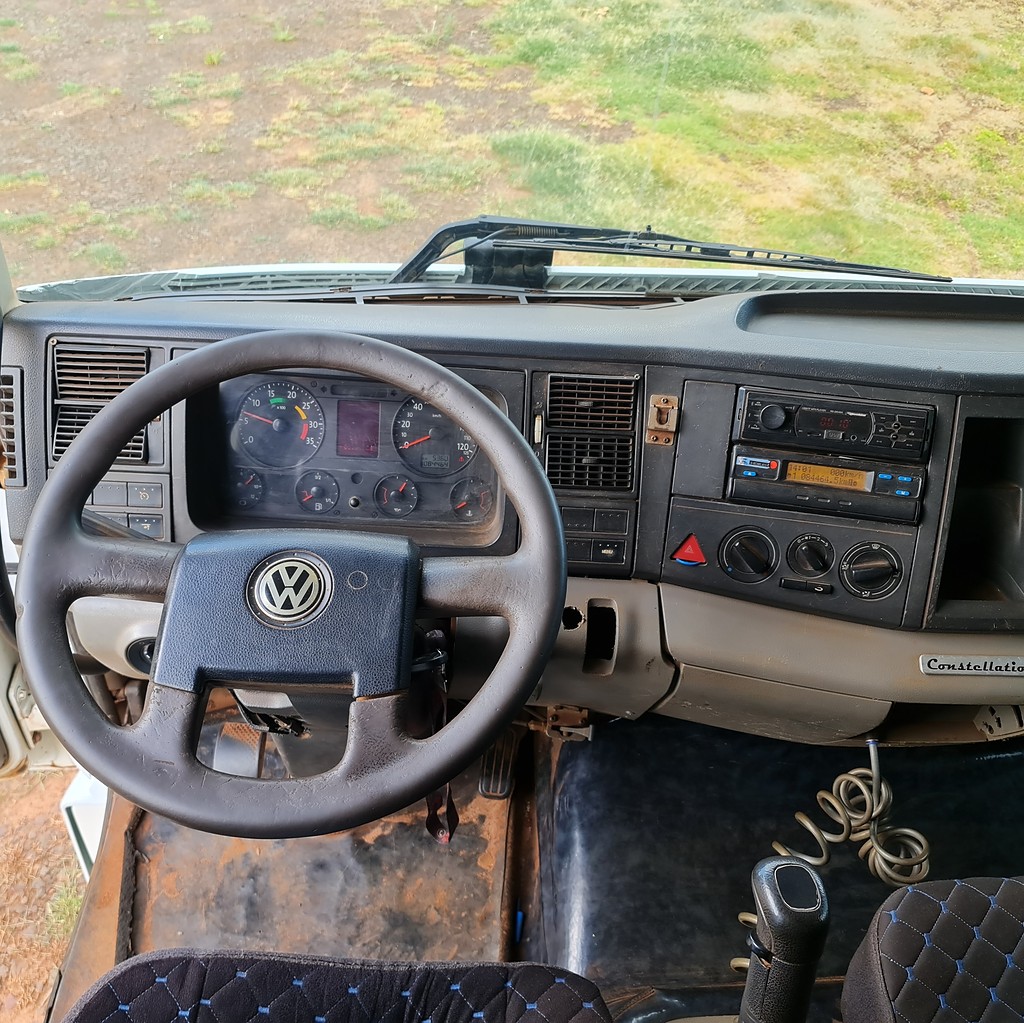 Caminhão VOLKSWAGEN VW 24250 Caçamba Basculante ANO 2006 de MegaTruck MS no Mato Grosso do Sul