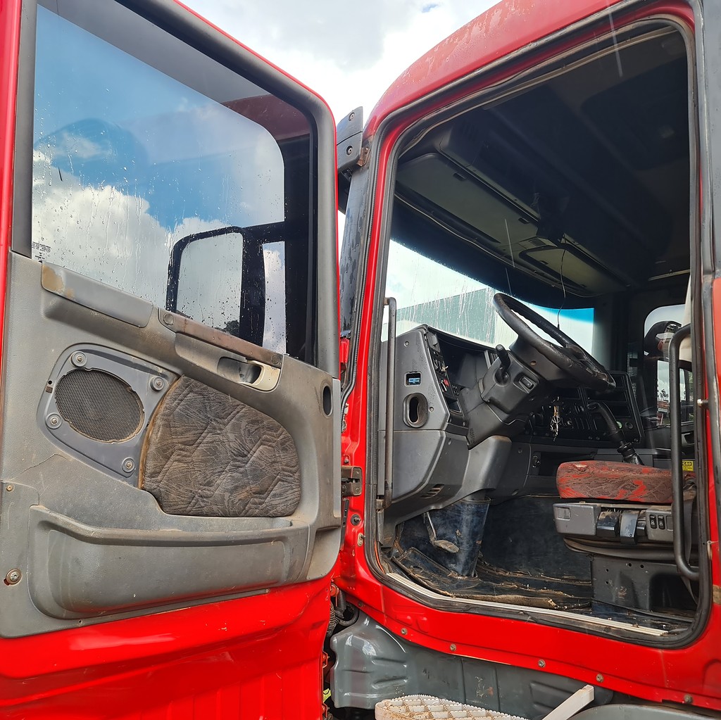 Caminhão SCANIA 380 Carga Seca ANO 2008 de MegaTruck MS no Mato Grosso do Sul