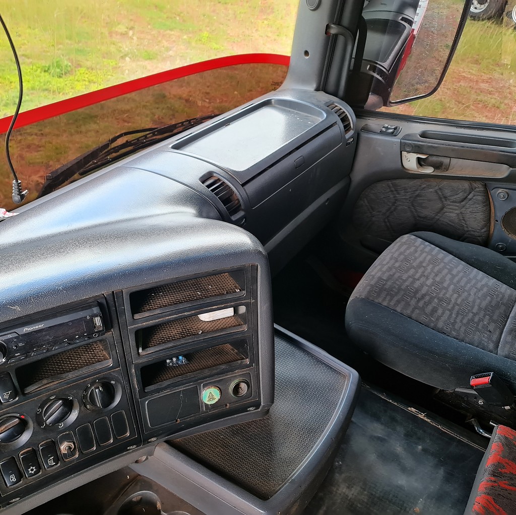 Caminhão SCANIA 380 Carga Seca ANO 2008 de MegaTruck MS no Mato Grosso do Sul