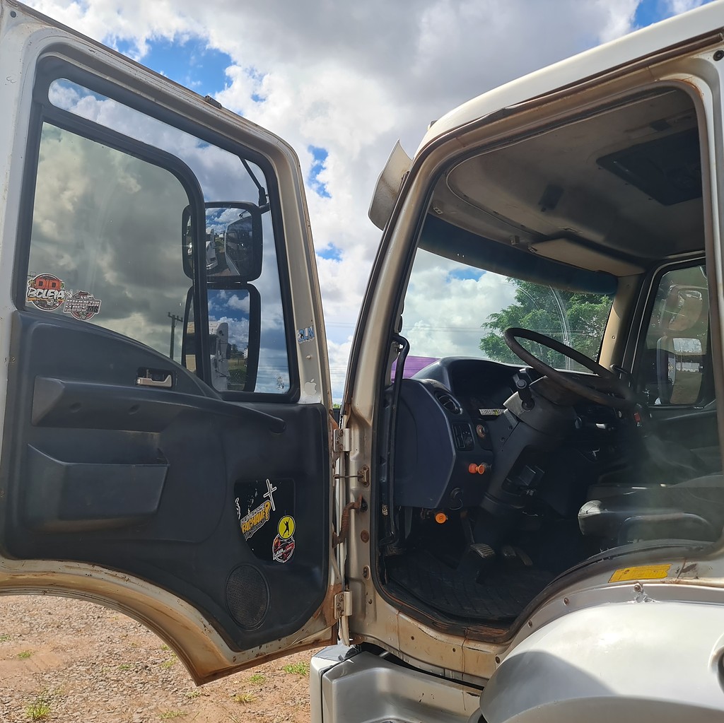 Caminhão FORD CARGO 2423 Caçamba Basculante ANO 2012 de MegaTruck MS no Mato Grosso do Sul
