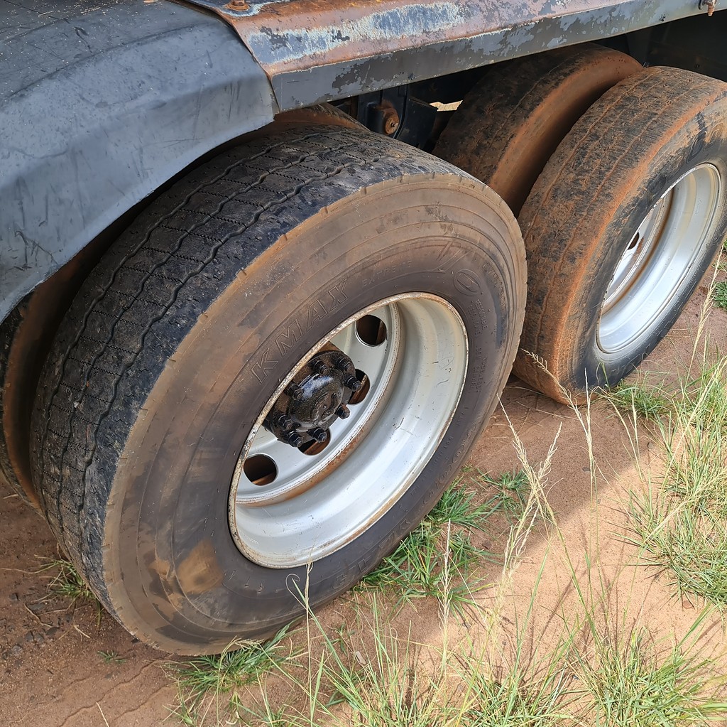 Caminhão FORD CARGO 2423 Caçamba Basculante ANO 2012 de MegaTruck MS no Mato Grosso do Sul