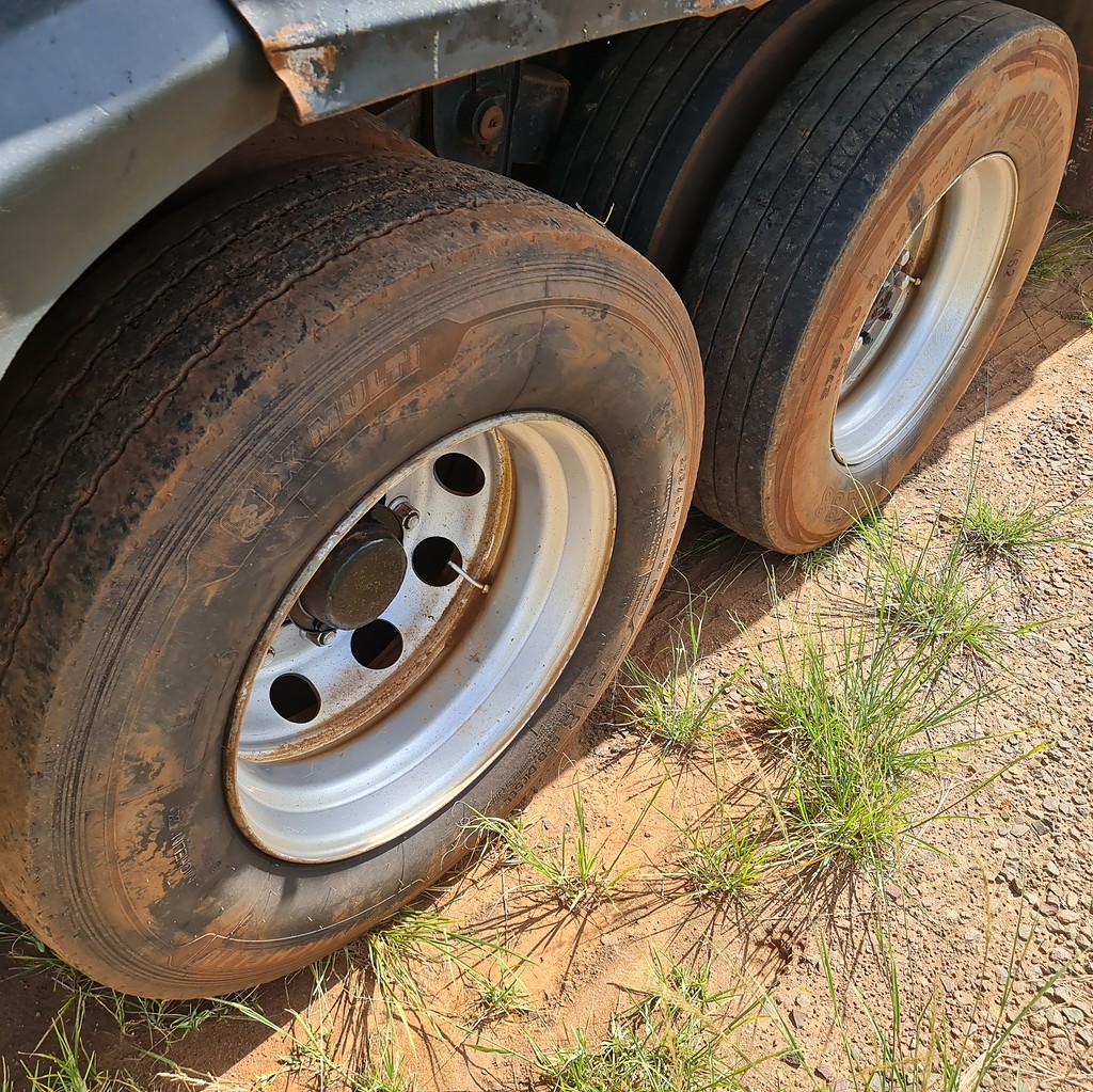 Caminhão FORD CARGO 2423 Caçamba Basculante ANO 2012 de MegaTruck MS no Mato Grosso do Sul