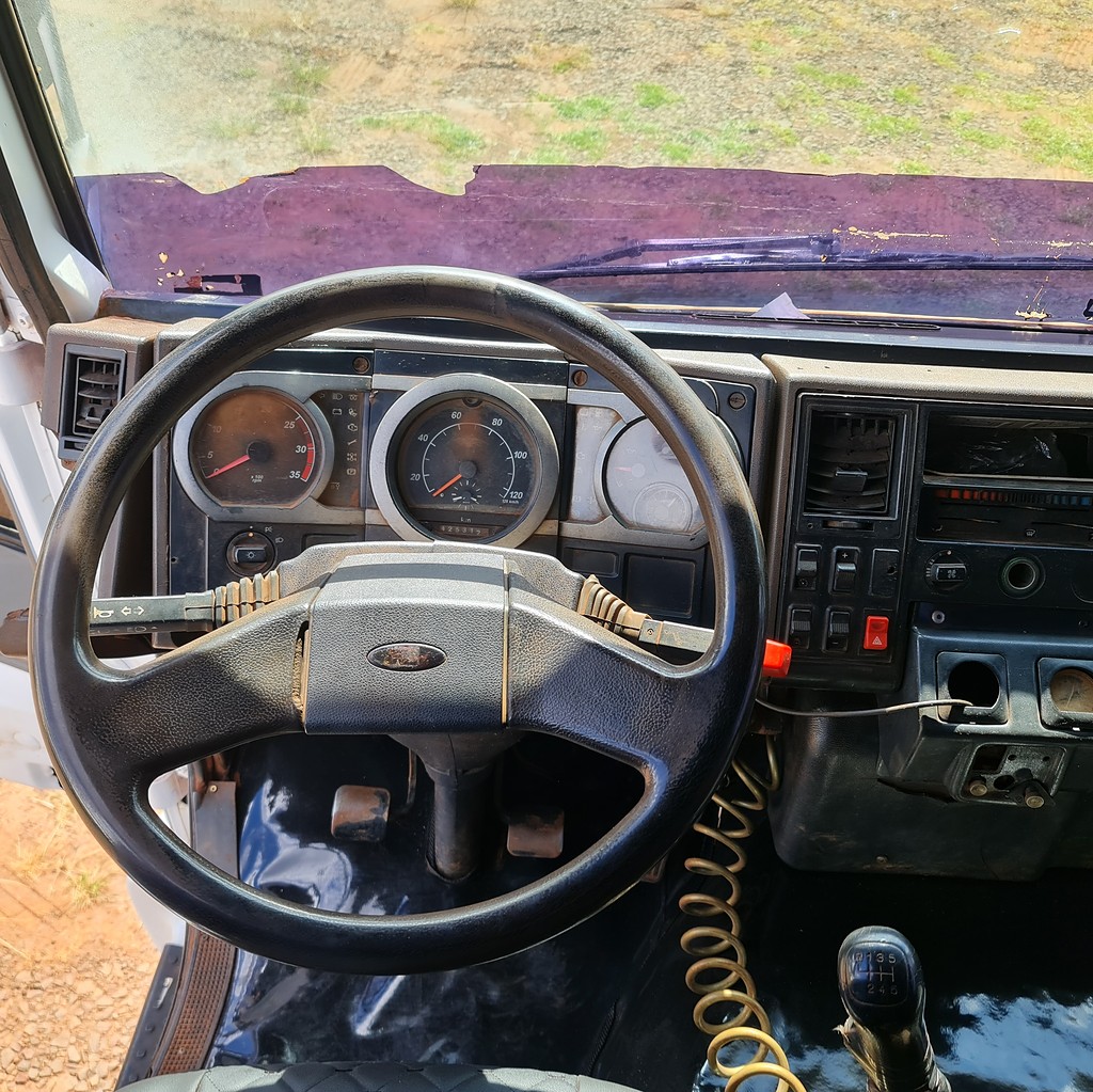 Caminhão FORD CARGO 2422 Caçamba Basculante ANO 2008 de MegaTruck MS no Mato Grosso do Sul