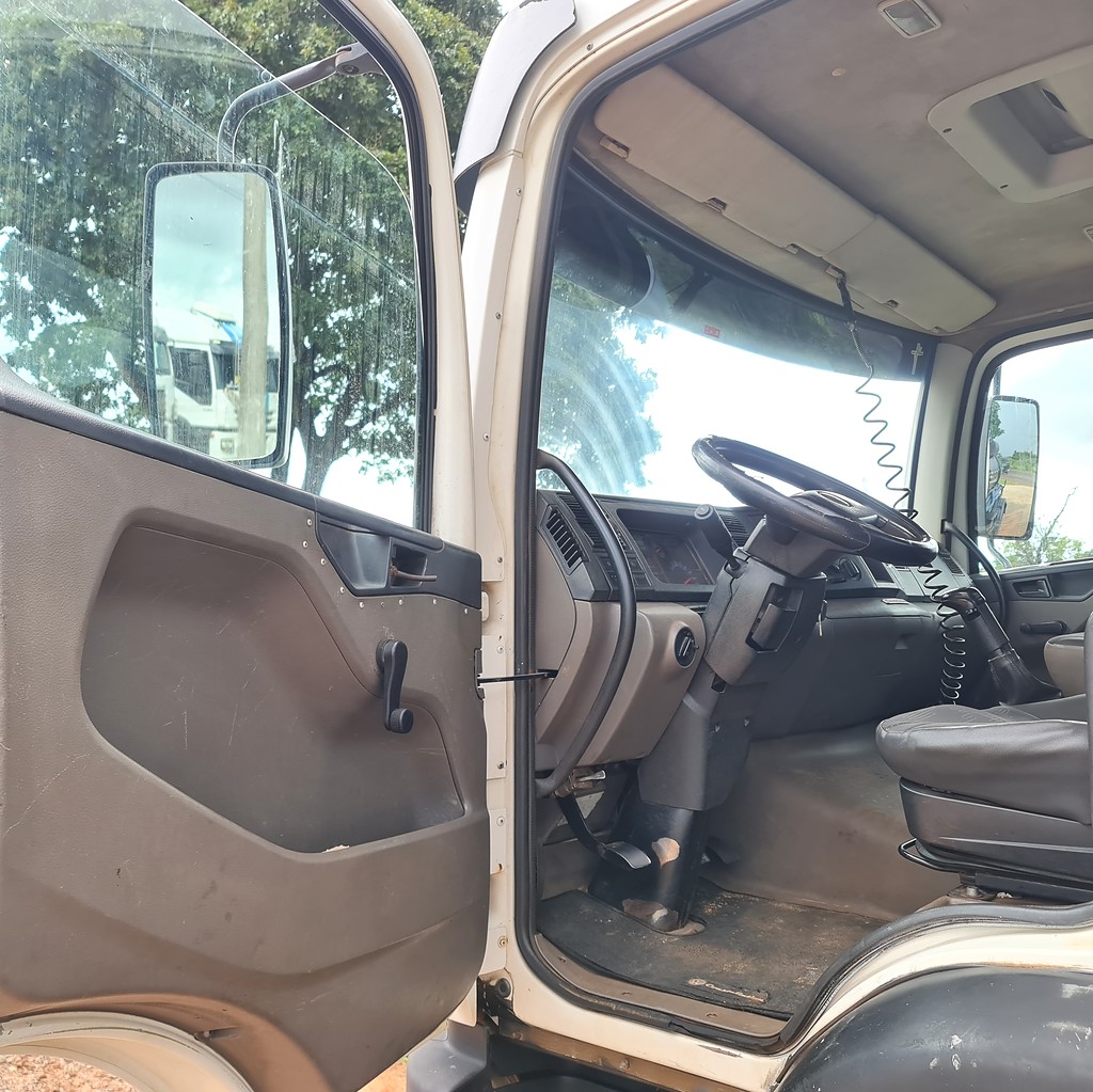 Caminhão VOLKSWAGEN VW 13190 Outras ANO 2013 de MegaTruck MS no Mato Grosso do Sul