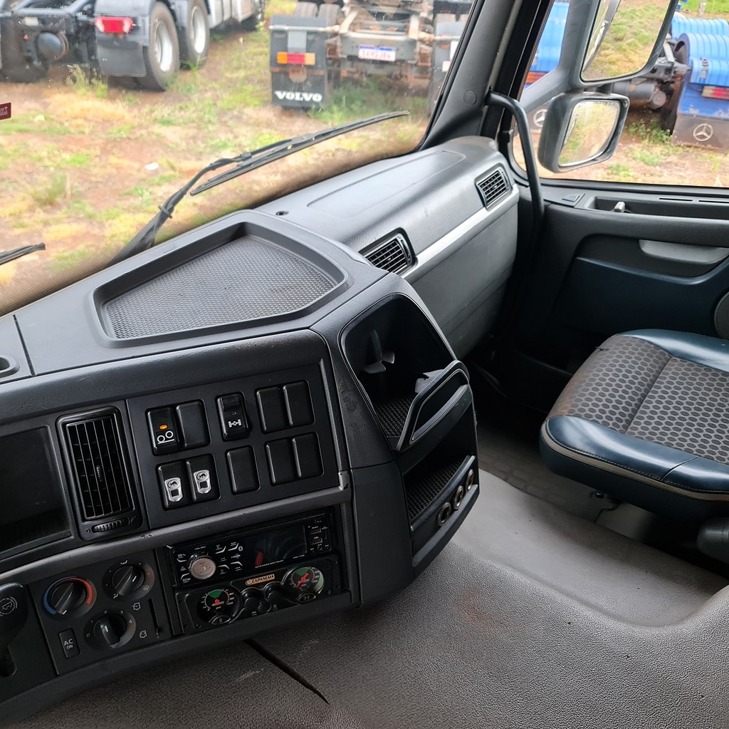 Caminhão VOLVO FM 370 Cavalo Mecânico ANO 2013 de MegaTruck MS no Mato Grosso do Sul