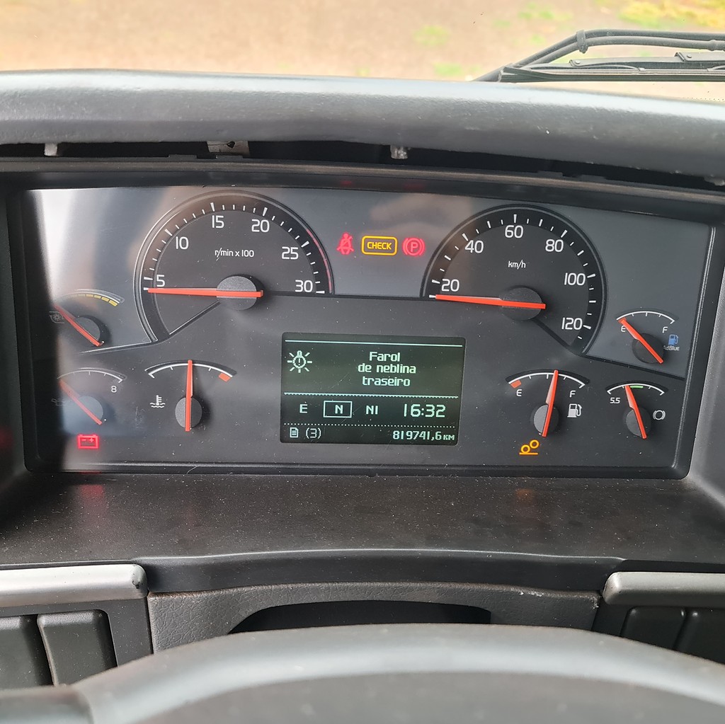 Caminhão VOLVO FM 370 Cavalo Mecânico ANO 2013 de MegaTruck MS no Mato Grosso do Sul