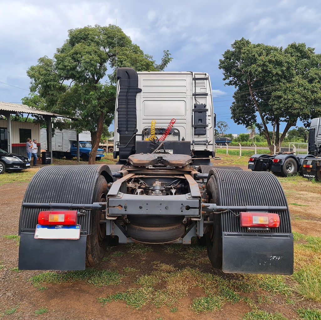 Caminhão VOLVO FM 370 Cavalo Mecânico ANO 2013 de MegaTruck MS no Mato Grosso do Sul