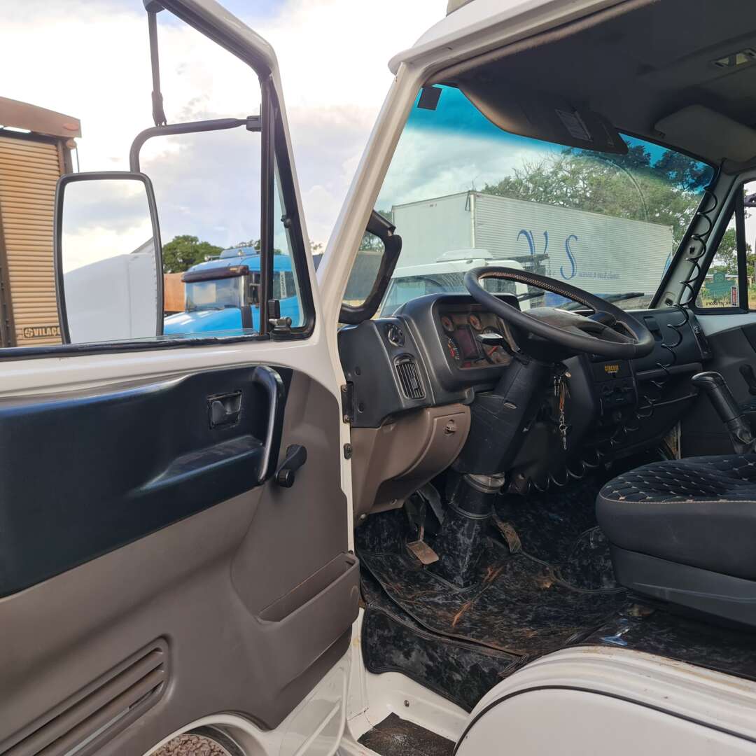 Caminhão VOLKSWAGEN VW 8160 Baú Furgão ANO 2013 de MegaTruck MS no Mato Grosso do Sul