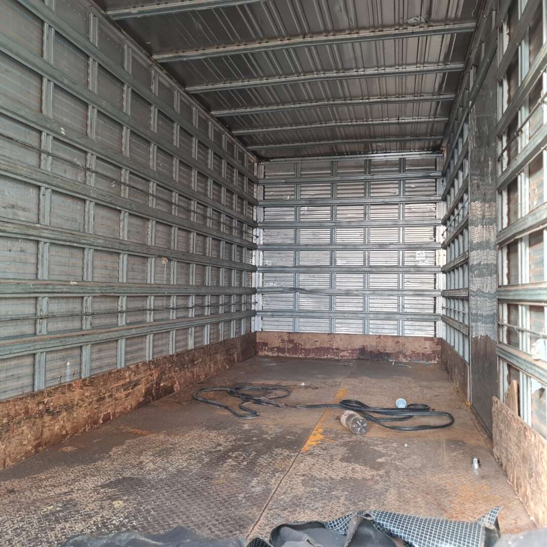 Caminhão VOLKSWAGEN VW 8160 Baú Furgão ANO 2013 de MegaTruck MS no Mato Grosso do Sul