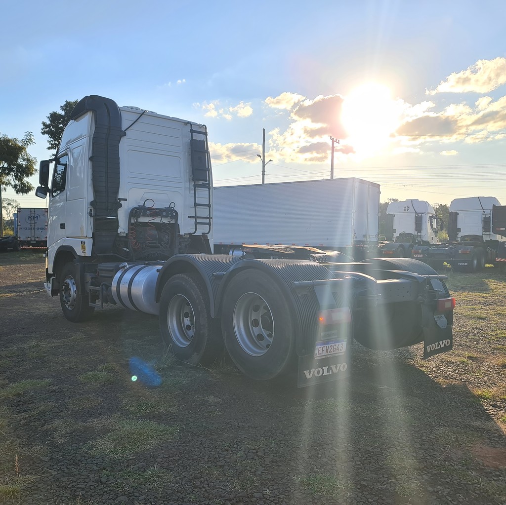 Caminhão VOLVO FH 440 Cavalo Mecânico ANO 2010 de MegaTruck MS no Mato Grosso do Sul