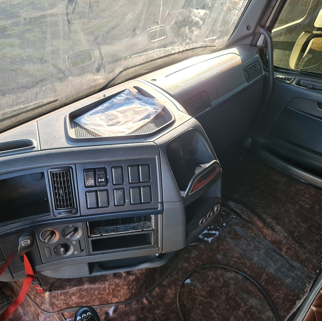 Caminhão VOLVO FH 440 Cavalo Mecânico ANO 2010 de MegaTruck MS no Mato Grosso do Sul