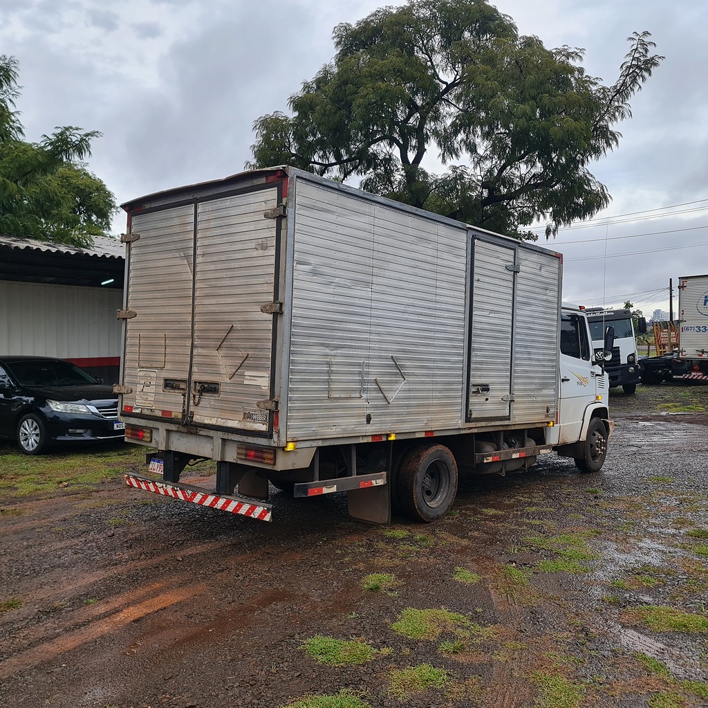 Caminhão MERCEDES BENZ MB 710 Baú Furgão ANO 2004 de MegaTruck MS no Mato Grosso do Sul