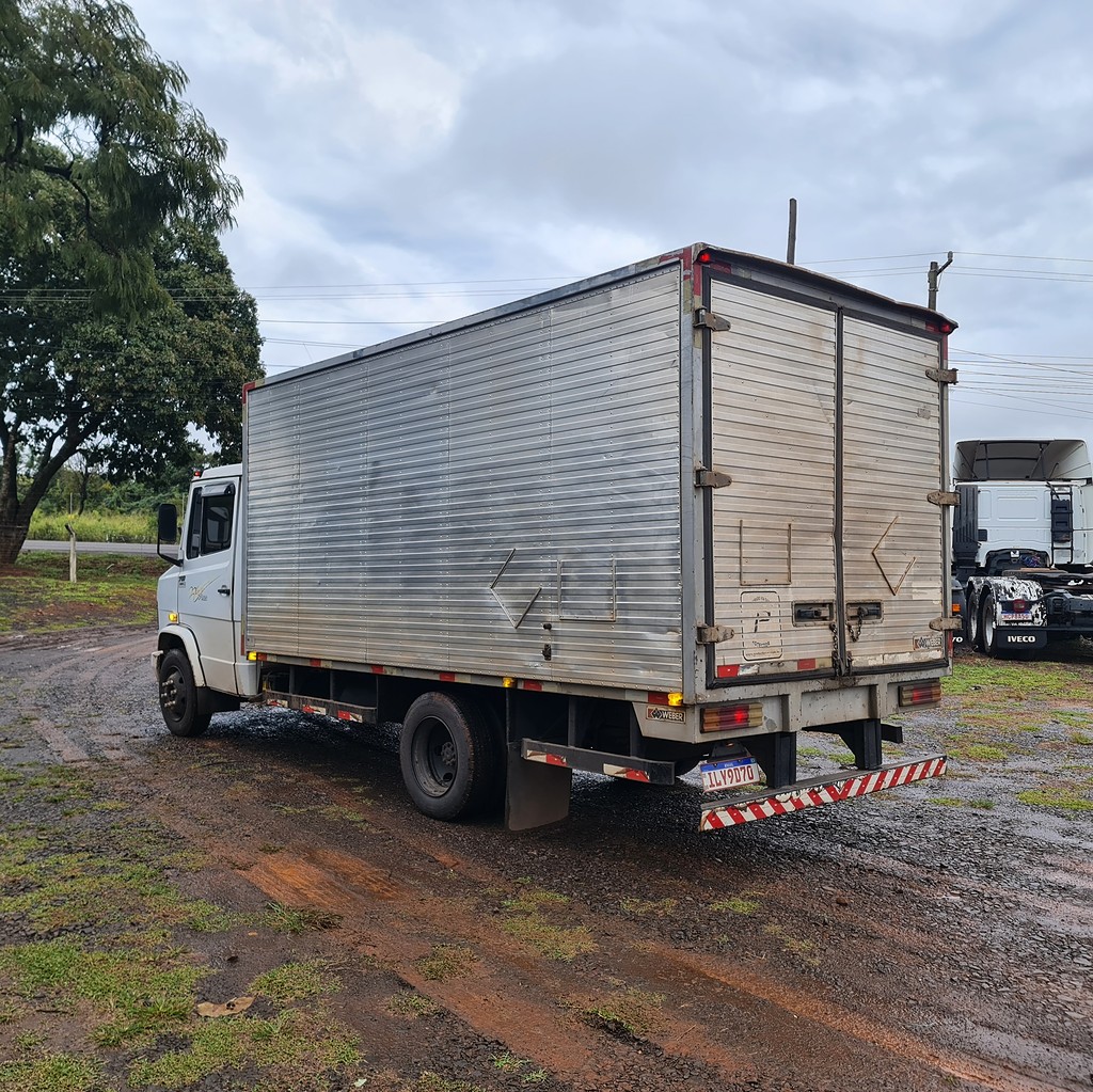 Caminhão MERCEDES BENZ MB 710 Baú Furgão ANO 2004 de MegaTruck MS no Mato Grosso do Sul