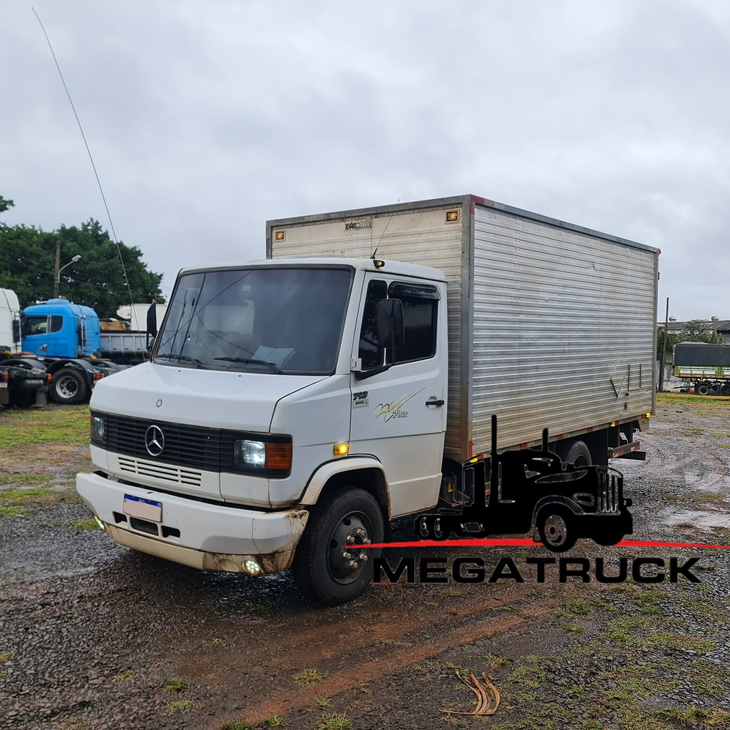 Caminhão MERCEDES BENZ MB 710 Baú Furgão ANO 2004 de MegaTruck MS no Mato Grosso do Sul