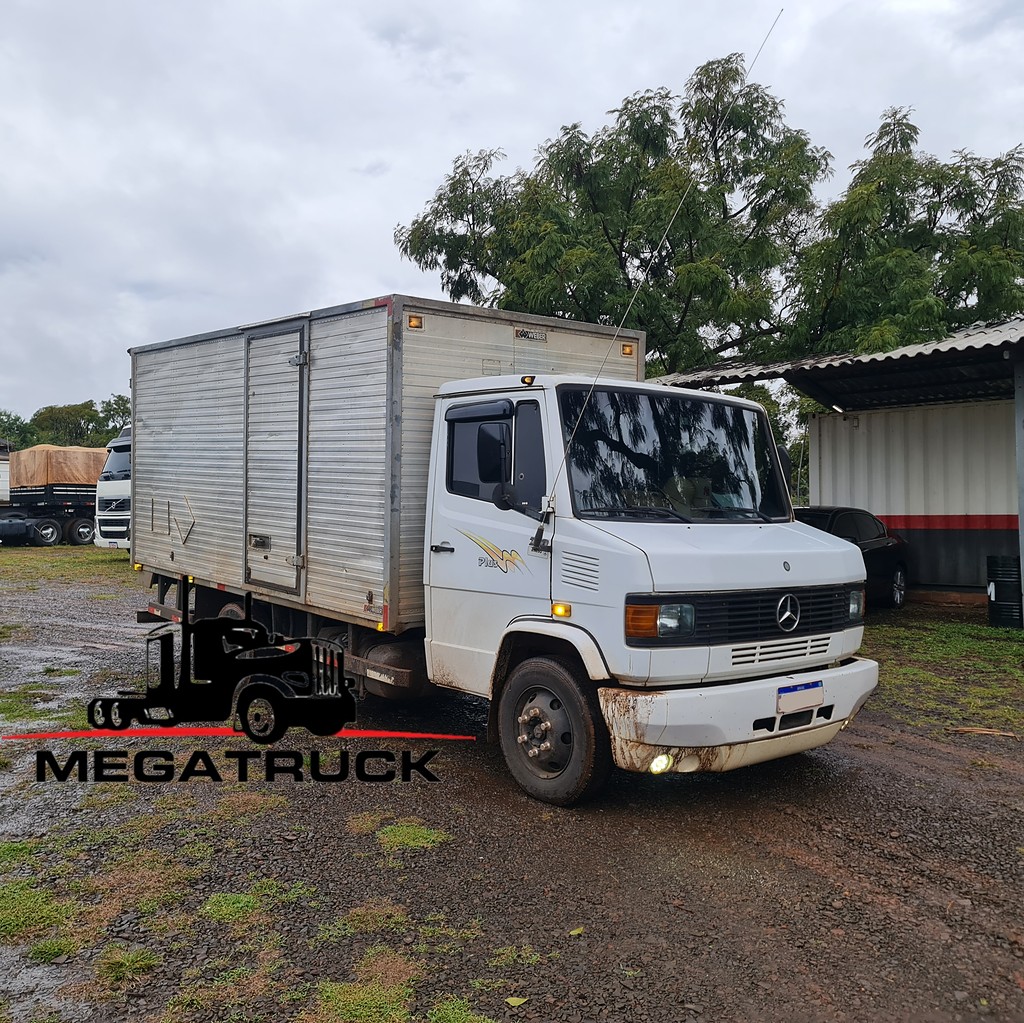 Caminhão MERCEDES BENZ MB 710 Baú Furgão ANO 2004 de MegaTruck MS no Mato Grosso do Sul