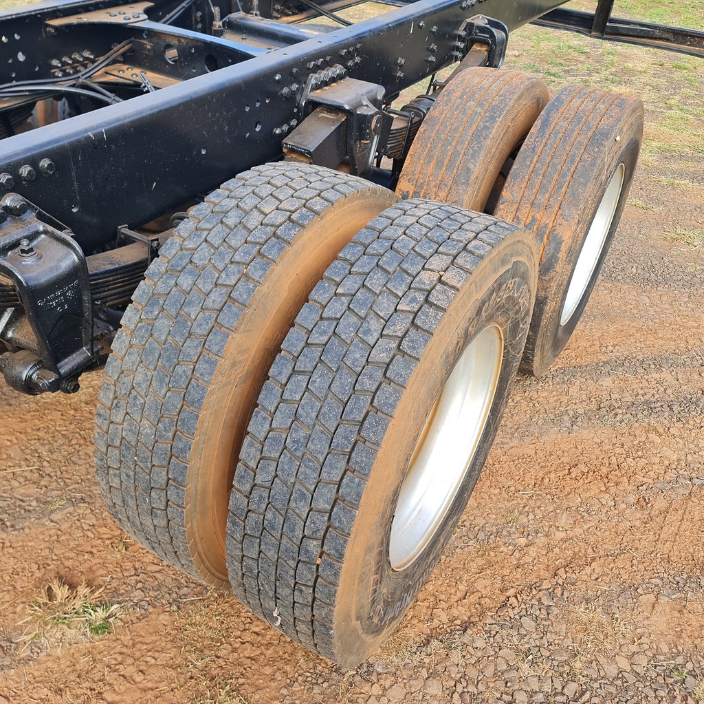 Caminhão MERCEDES BENZ MB 2430 Aves Vivas ANO 2019 de MegaTruck MS no Mato Grosso do Sul