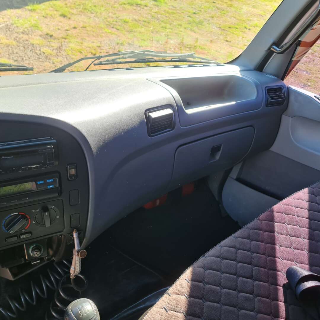 Caminhão MERCEDES BENZ MB&nbsp;915 Carroceria ANO 2006 de MegaTruck MS no Mato Grosso do Sul