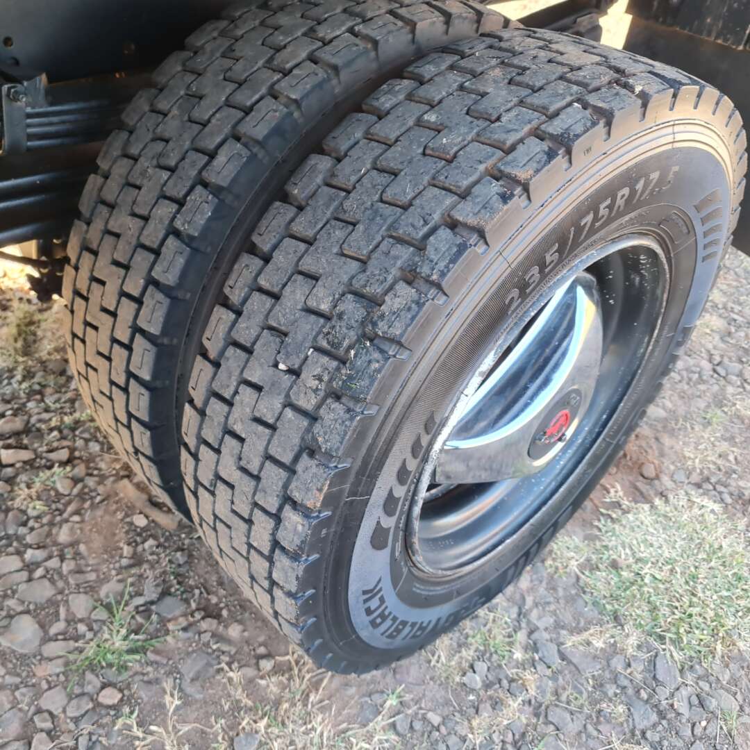 Caminhão MERCEDES BENZ MB&nbsp;915 Carroceria ANO 2006 de MegaTruck MS no Mato Grosso do Sul