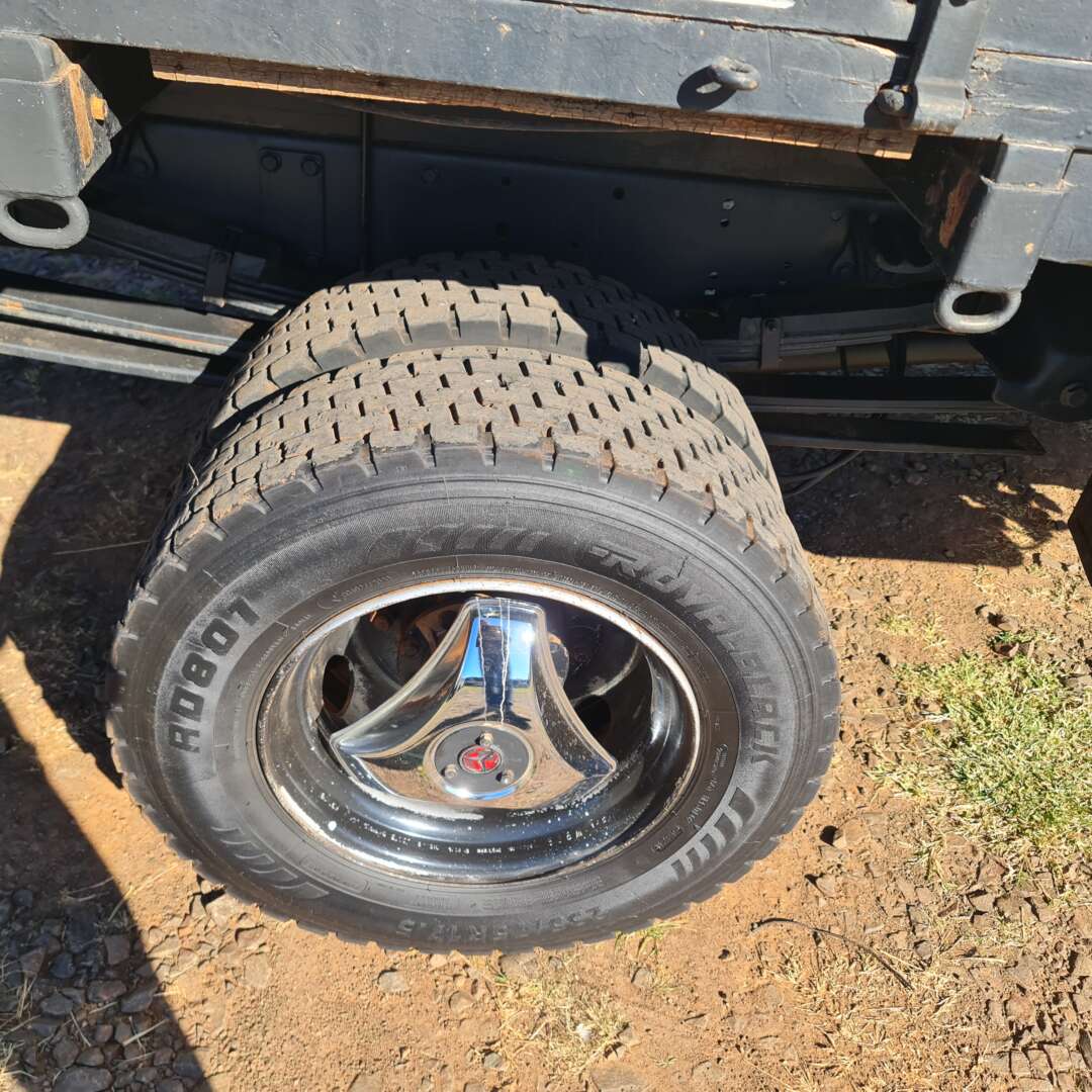 Caminhão MERCEDES BENZ MB&nbsp;915 Carroceria ANO 2006 de MegaTruck MS no Mato Grosso do Sul