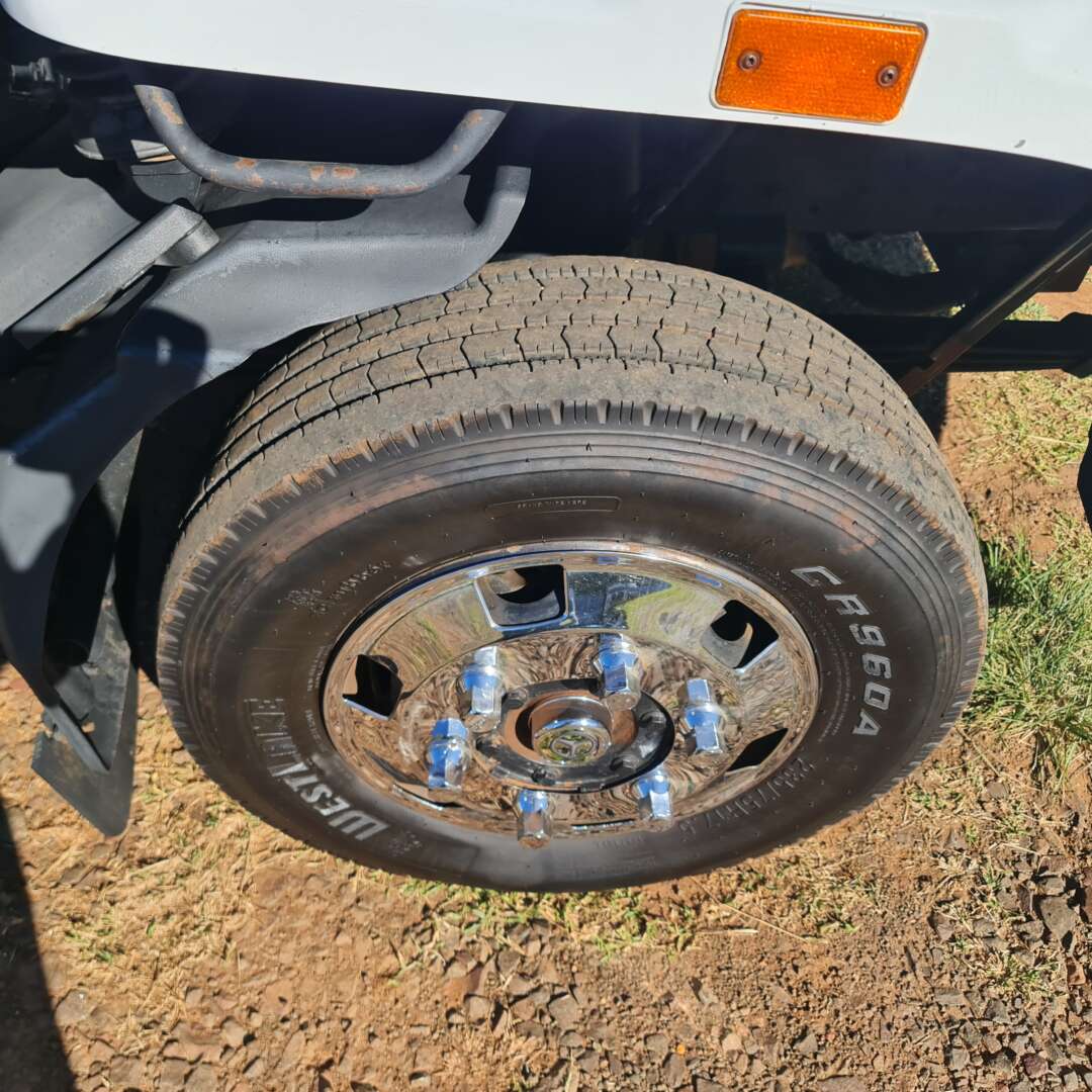 Caminhão MERCEDES BENZ MB&nbsp;915 Carroceria ANO 2006 de MegaTruck MS no Mato Grosso do Sul