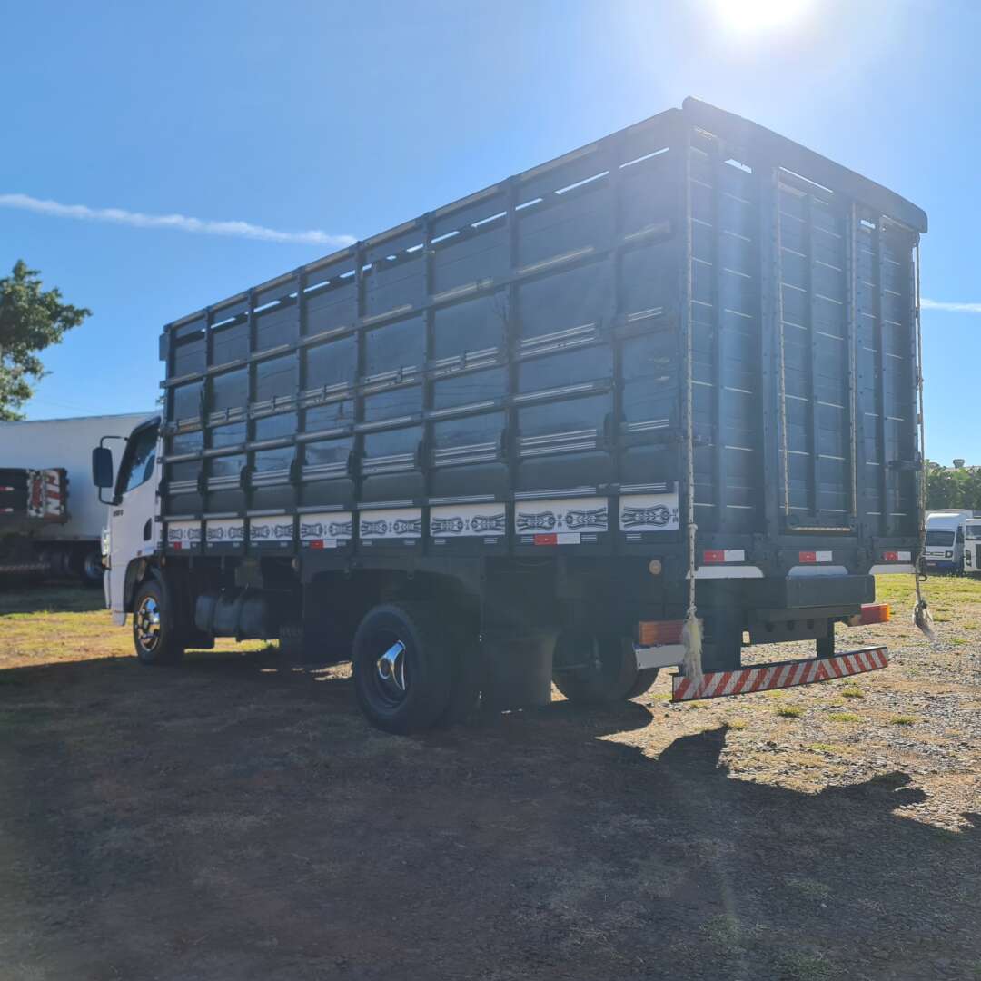 Caminhão MERCEDES BENZ MB&nbsp;915 Carroceria ANO 2006 de MegaTruck MS no Mato Grosso do Sul