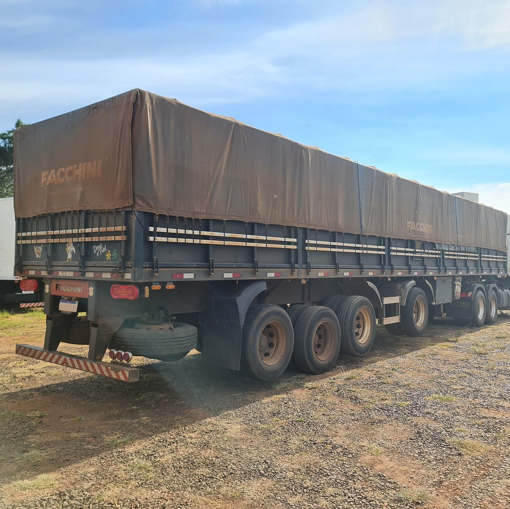 Carreta SEMI-REBOQUE GRANELEIRO Facchini ANO 2022 1 Eixo de MegaTruck MS no Mato Grosso do Sul