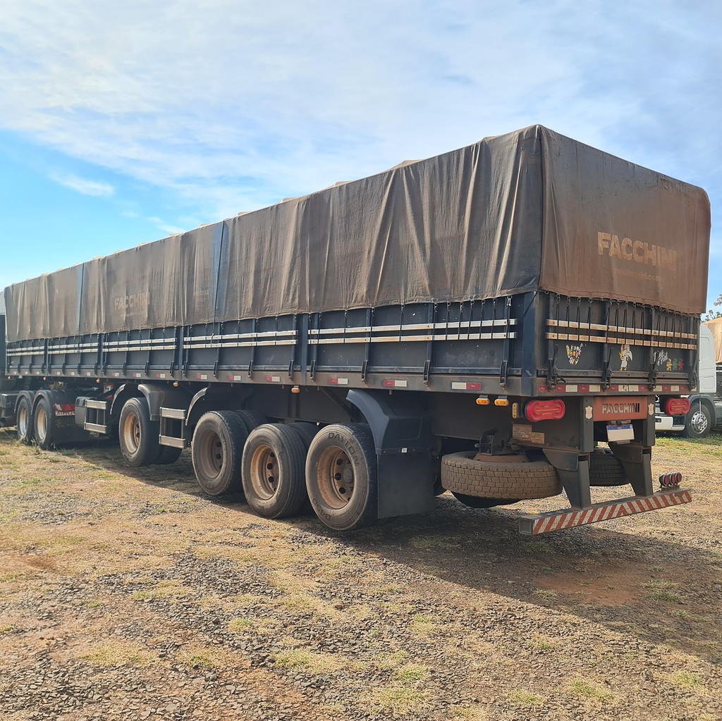 Carreta SEMI-REBOQUE GRANELEIRO Facchini ANO 2022 1 Eixo de MegaTruck MS no Mato Grosso do Sul