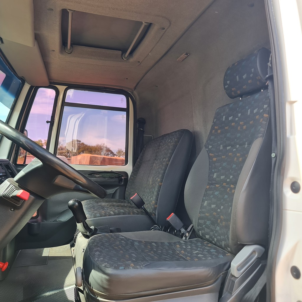 Caminhão FORD CARGO 816 Carga Seca ANO 2017 de MegaTruck MS no Mato Grosso do Sul