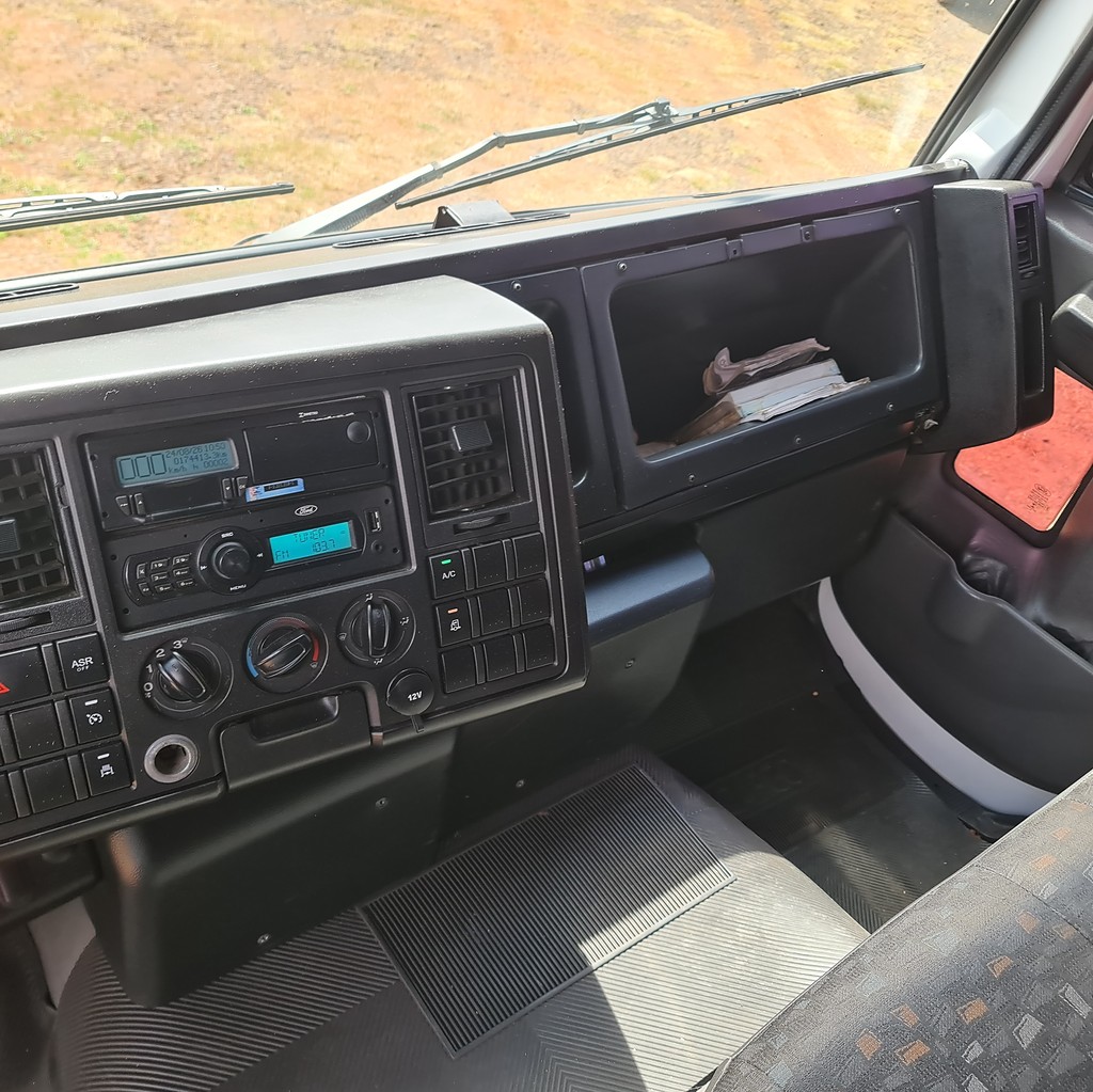 Caminhão FORD CARGO 816 Carga Seca ANO 2017 de MegaTruck MS no Mato Grosso do Sul