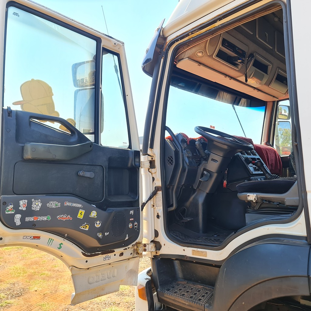 Caminhão IVECO STRALIS 380 Cavalo Mecânico ANO 2011 de MegaTruck MS no Mato Grosso do Sul