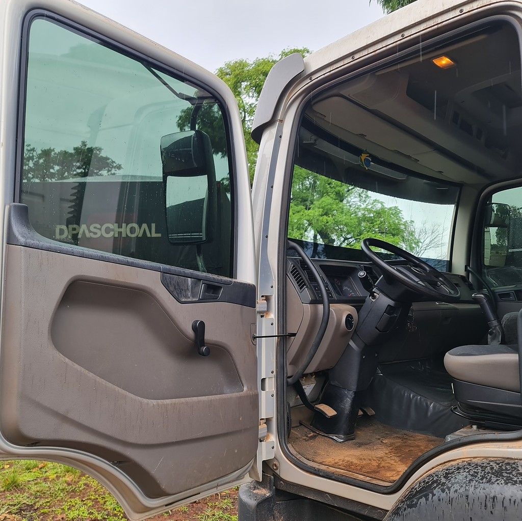 Caminhão VOLKSWAGEN VW 24280 Caçamba Basculante ANO 2013 de MegaTruck MS no Mato Grosso do Sul