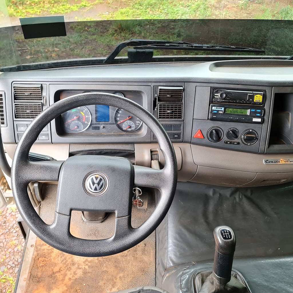Caminhão VOLKSWAGEN VW 24280 Caçamba Basculante ANO 2013 de MegaTruck MS no Mato Grosso do Sul