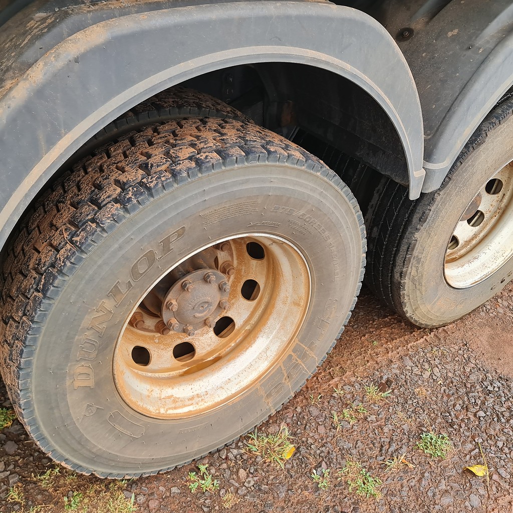 Caminhão VOLKSWAGEN VW 24280 Caçamba Basculante ANO 2013 de MegaTruck MS no Mato Grosso do Sul