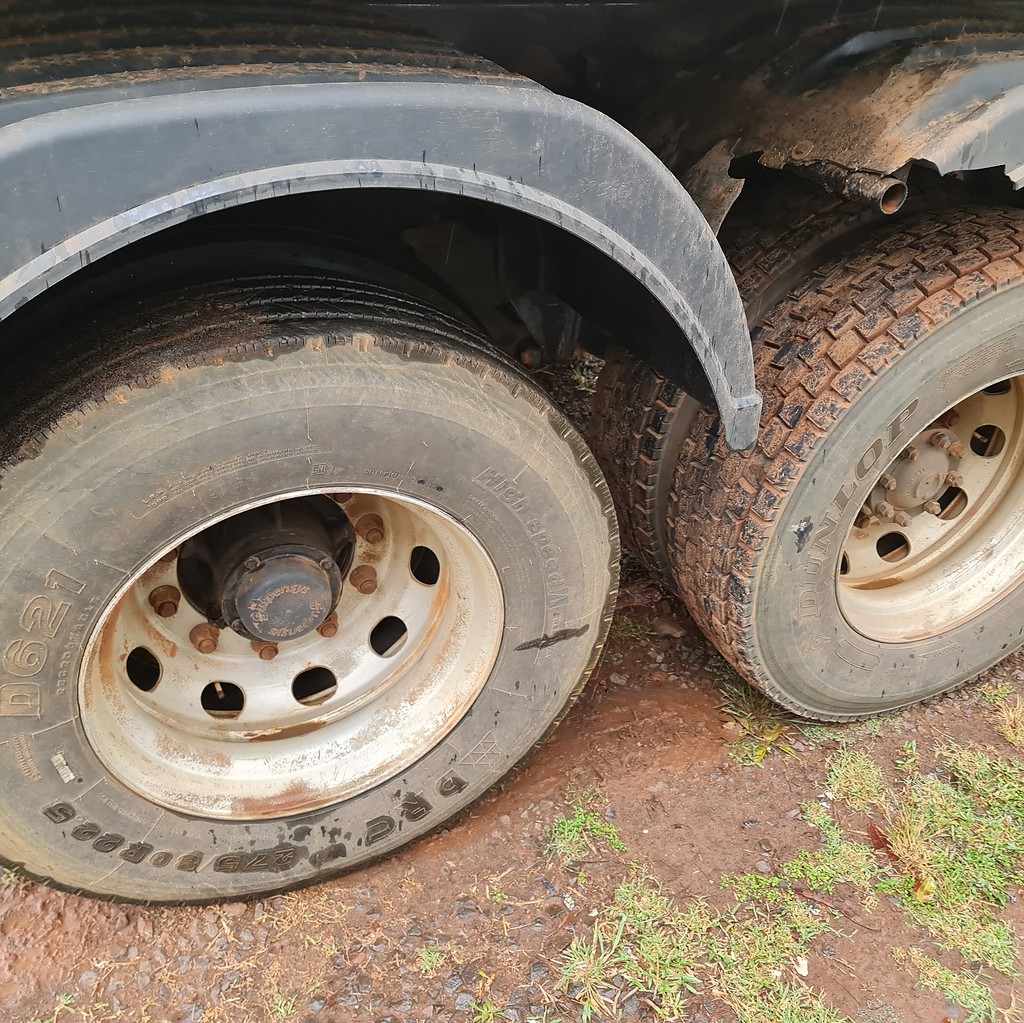 Caminhão VOLKSWAGEN VW 24280 Caçamba Basculante ANO 2013 de MegaTruck MS no Mato Grosso do Sul