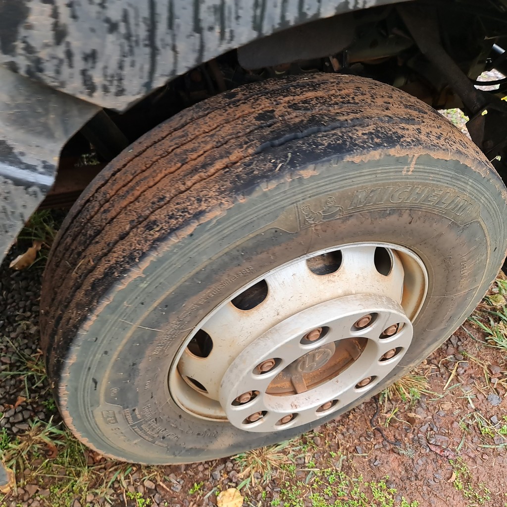 Caminhão VOLKSWAGEN VW 24280 Caçamba Basculante ANO 2013 de MegaTruck MS no Mato Grosso do Sul