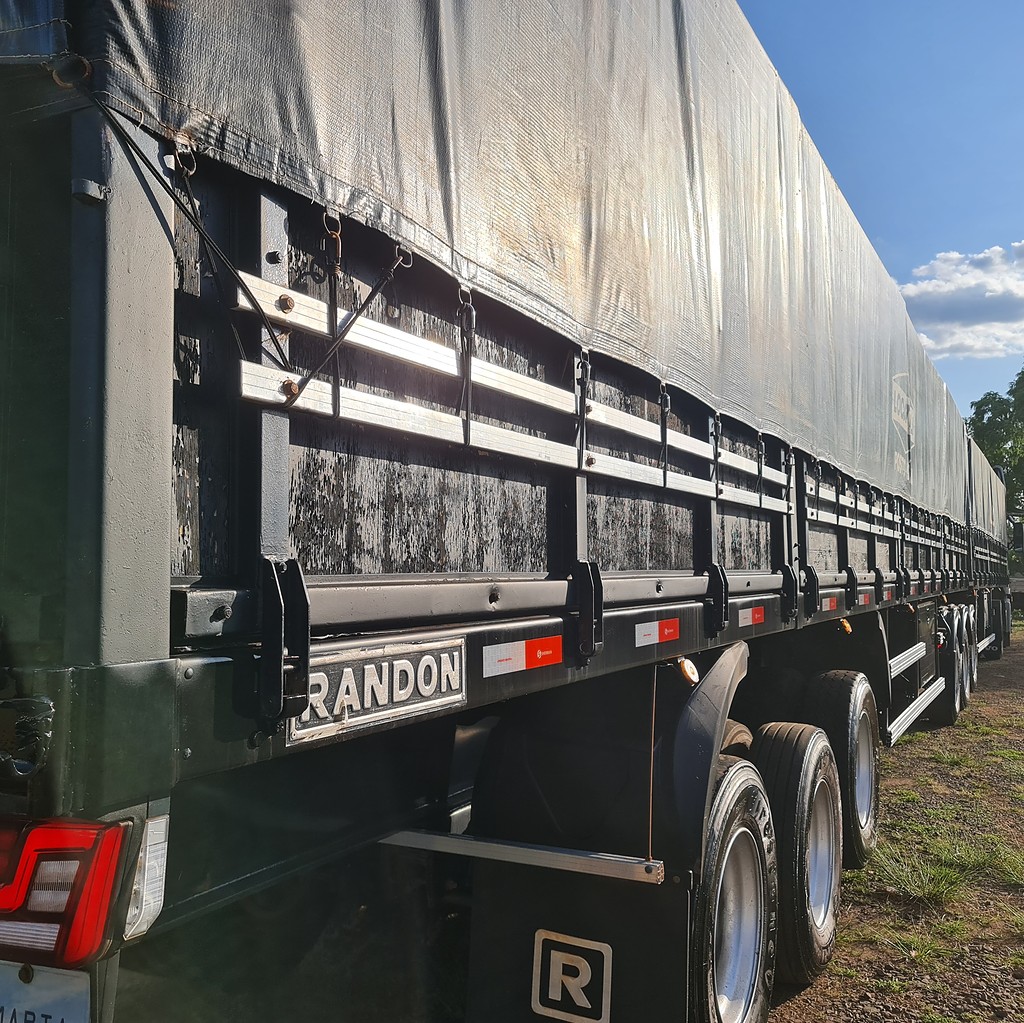 Carreta BITREM 9 EIXOS GRANELEIRO Randon ANO 2013 6 Eixos de MegaTruck MS no Mato Grosso do Sul