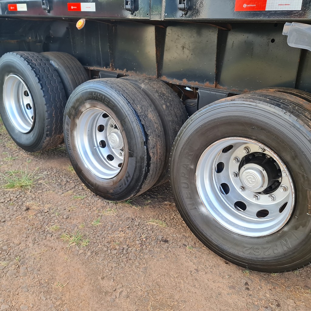 Carreta BITREM 9 EIXOS GRANELEIRO Randon ANO 2013 6 Eixos de MegaTruck MS no Mato Grosso do Sul