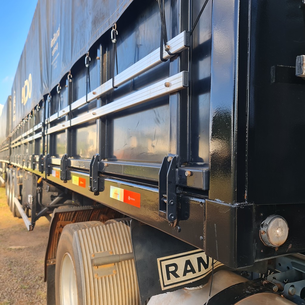 Carreta BITREM 9 EIXOS GRANELEIRO Randon ANO 2013 6 Eixos de MegaTruck MS no Mato Grosso do Sul