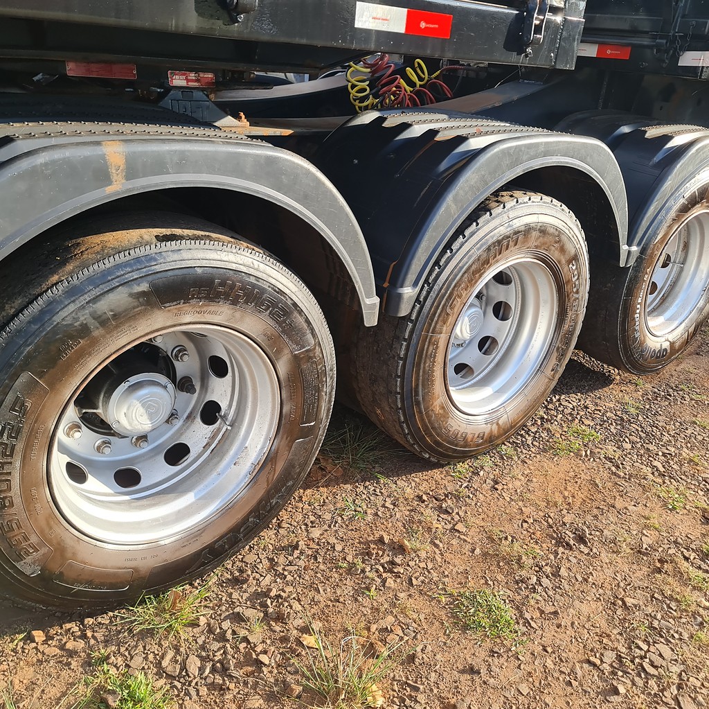 Carreta BITREM 9 EIXOS GRANELEIRO Randon ANO 2013 6 Eixos de MegaTruck MS no Mato Grosso do Sul