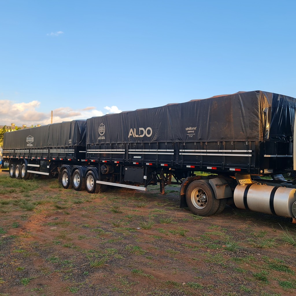Carreta BITREM 9 EIXOS GRANELEIRO Randon ANO 2013 6 Eixos de MegaTruck MS no Mato Grosso do Sul