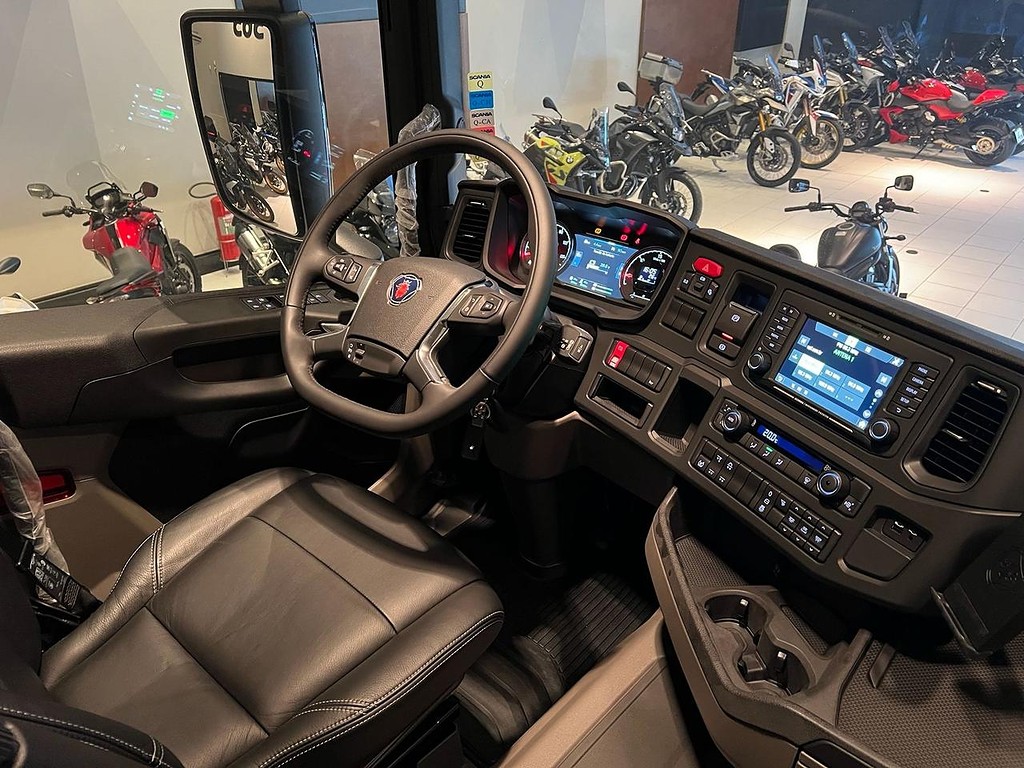 Caminhão SCANIA 450 Cavalo Mecânico ANO 2023 de Felipe Bacci em São Paulo