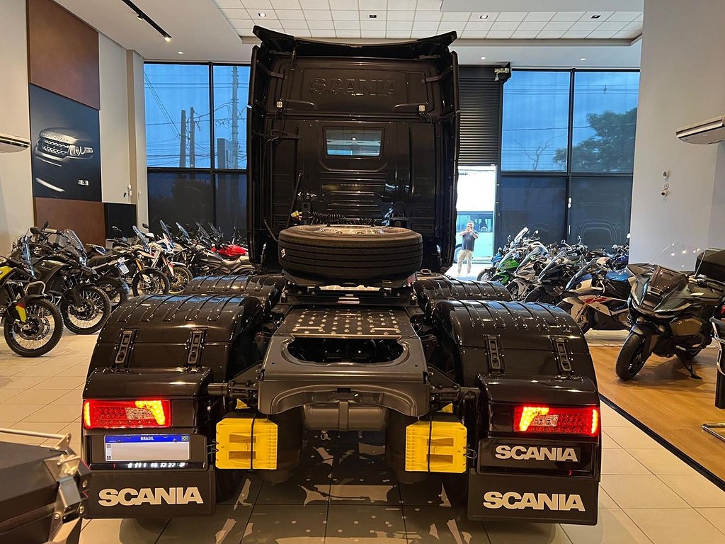 Caminhão SCANIA 450 Cavalo Mecânico ANO 2023 de Felipe Bacci em São Paulo