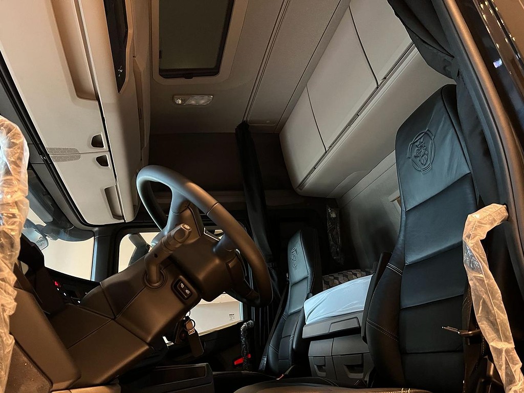 Caminhão SCANIA 450 Cavalo Mecânico ANO 2023 de Felipe Bacci em São Paulo